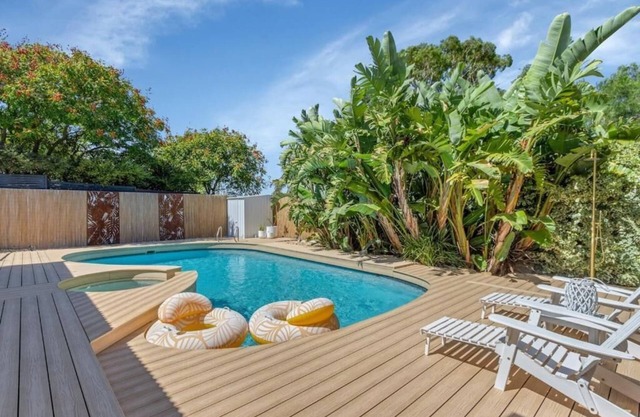 Wine Coast Oasis with 5 bedrooms, private Pool and Hot Spa in Port Noarlunga