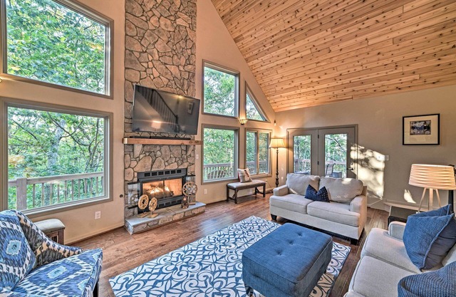 Wintergreen Resort Home w/Deck: Walk to Slopes