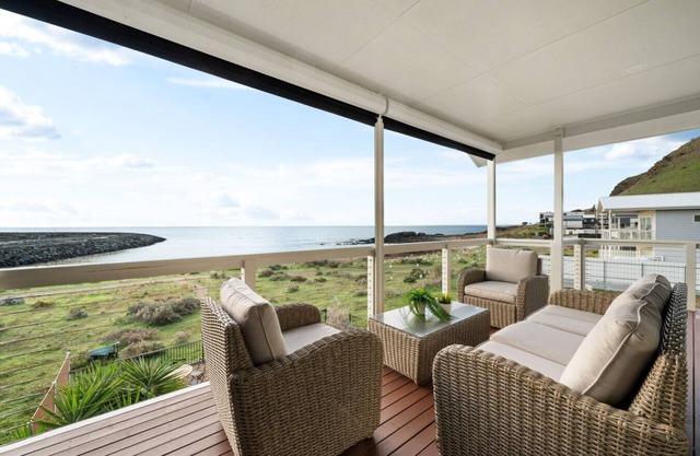 Wirrina Waters Stunning Horizons with Hot Tub