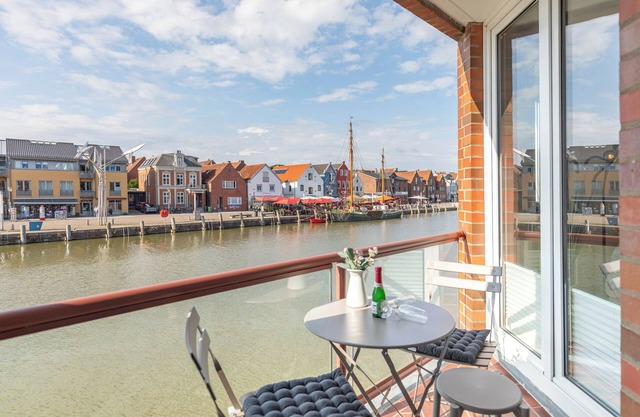 With a view of the Husum inland harbor, this stylishly furnished vacation apartment offers