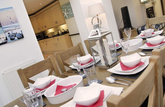 Witsend - Four Bedroom House, Sleeps 8