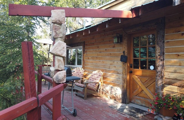 Wolf Cabin; Nestled in nature/Near the Kenai River
