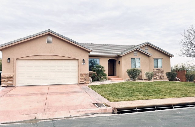 Wolf Creek Escape Mesquite Vacation Rental: 5 Bedroom Home with Plenty of Space for Everyone and $510 in free daily activities