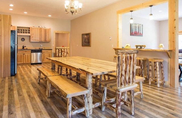 Wolves Den Lodge at Star Meadows Ranch