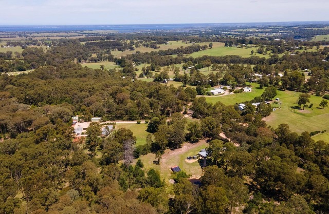 Wombat Eco Retreat - Off-Grid Eco Retreat in the Australian Bush
