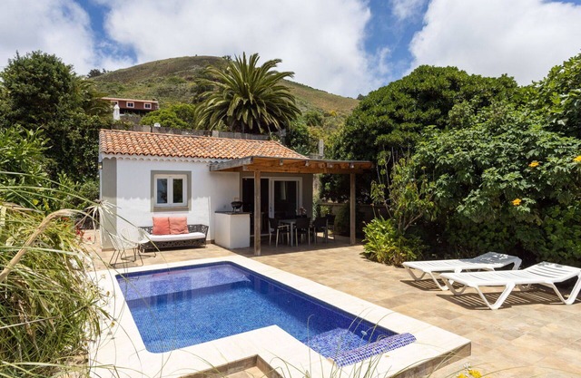 Wonderful private villa for 3 people with WIFI, private pool, TV, patio and panoramic view