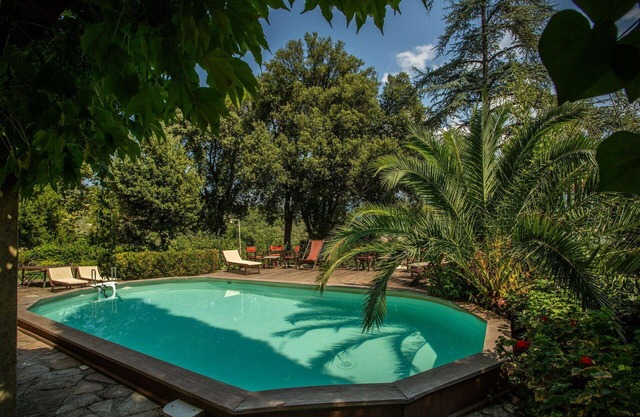 Wonderful private villa with A/C, private pool, WIFI, TV, patio and panoramic view, close to Lucca