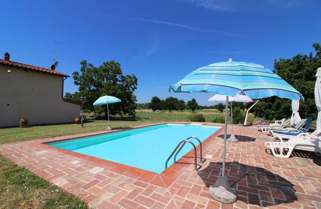 Wonderful private villa for 9 people with WIFI, private pool, TV and pets allowed, close to Arezzo