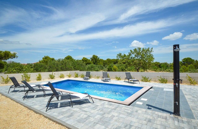 Wonderful private villa for 12 people with WIFI, private pool, A/C, hot tub, TV and terrace