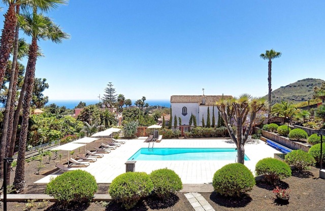 Wonderful private villa for 10 people with WIFI, private pool, A/C, TV, patio and pets allowed