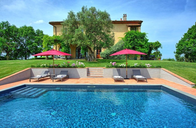 Wonderful private villa for 12 guests with private pool, A/C, WIFI, patio and panoramic view