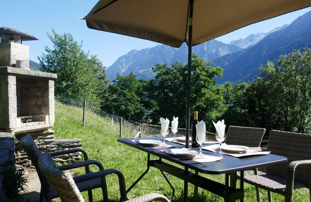 Wonderful private villa for 6 guests with WIFI, TV and pets allowed
