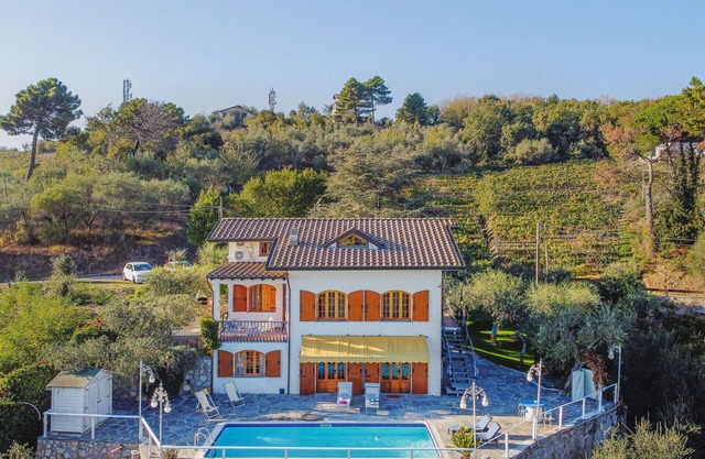 Wonderful private villa for 8 people with WIFI, private pool, A/C, TV, patio and pets allowed