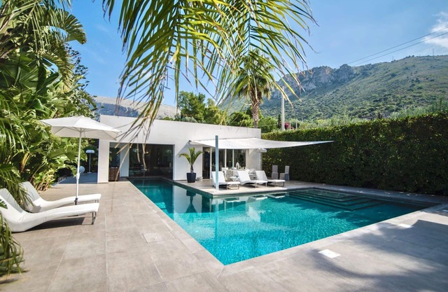 Wonderful private villa for 4 people with A/C, private pool, WIFI, TV and patio
