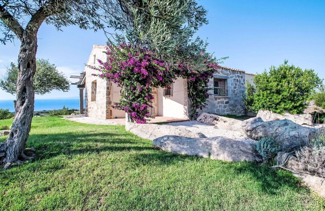 Wonderful private villa for 6 guests with WIFI, A/C, TV and pets allowed