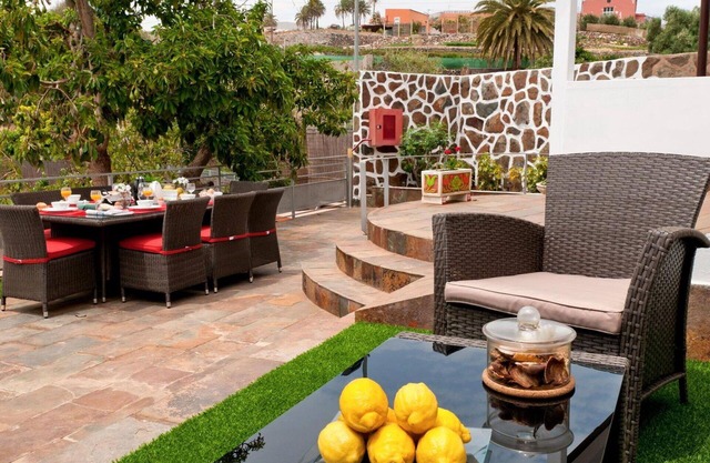 Wonderful private villa for 12 people with private pool, WIFI, A/C, TV and patio