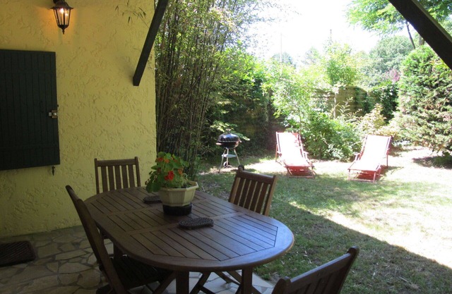 Wonderful private villa for 4 people with TV, terrace and pets allowed
