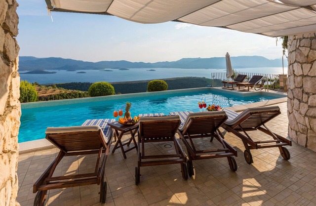 Wonderful private villa with WIFI, A/C, hot tub, private pool, TV, terrace and pets allowed