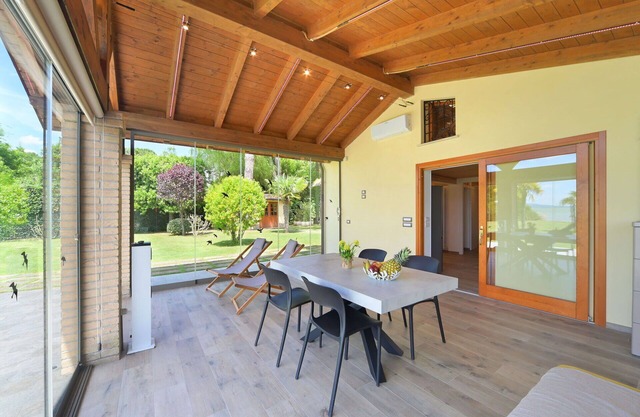 Wonderful private villa for 5 guests with WIFI, A/C, TV, terrace and pets allowed