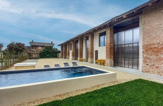 Wonderful private villa for 14 guests with hot tub, WIFI, private pool, A/C, TV and patio