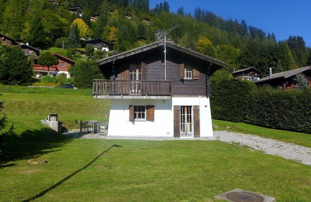 Wonderful private villa for 6 guests with WIFI, TV, patio, pets allowed and panoramic view