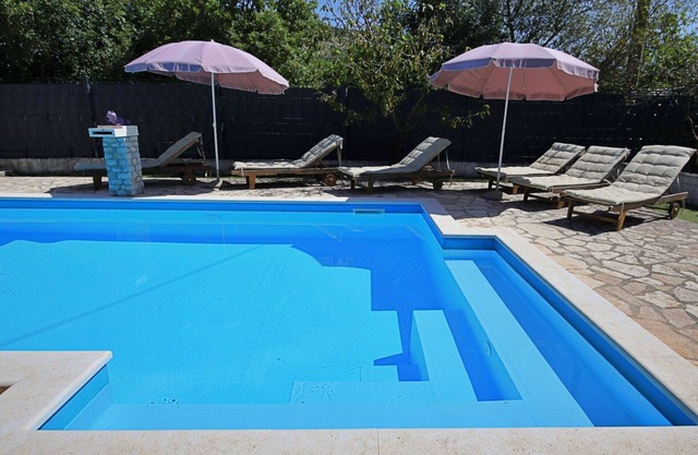 Wonderful private villa for 7 people with private pool, A/C, WIFI, TV, terrace and pets allowed