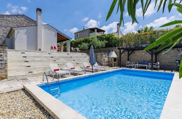 Wonderful private villa for 5 people with private pool, WIFI, A/C, TV and patio