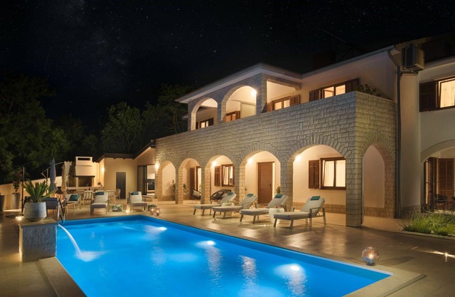 Wonderful private villa for 15 people with private pool, A/C, WIFI, TV and terrace