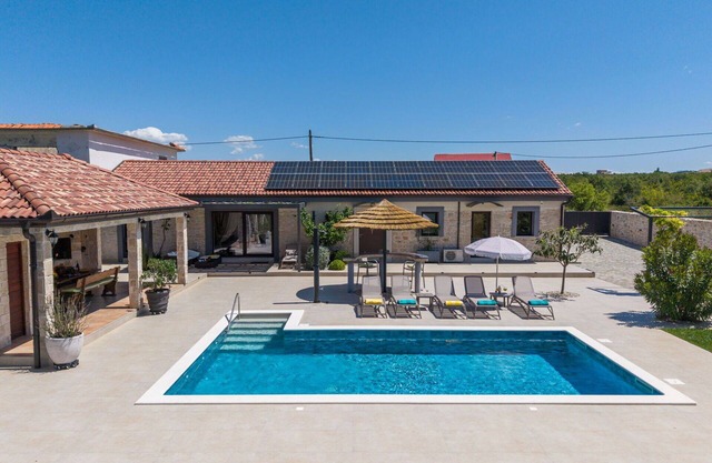 Wonderful private villa for 8 people with WIFI, A/C, private pool, TV, terrace and pets allowed