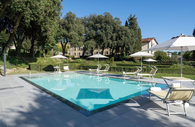 Wonderful private villa for 26 people with WIFI, private pool, hot tub, TV and panoramic view