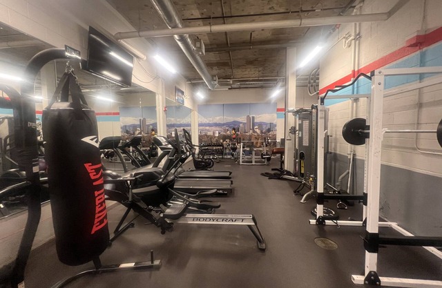 Wonderful Studio in City Park West, pet friendly building.