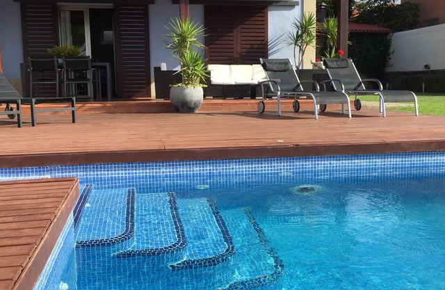 Wonderful villa with heated pool in first line !