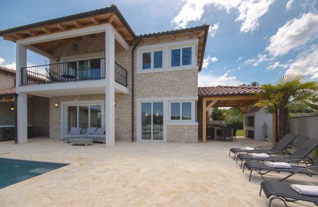 Wonderful villa with the heated swimming pool in Istria