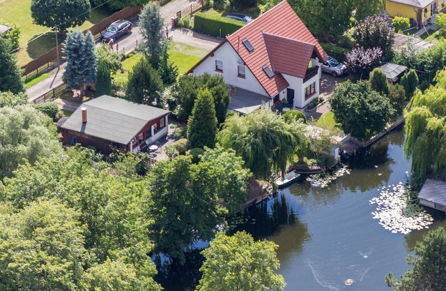 Wonderful waterfront property directly on the Havel River with its own jetty and boat.