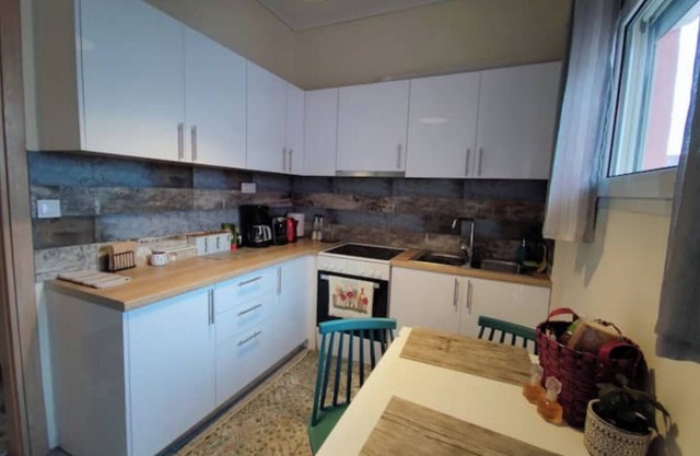 WOOD & WHITE APPARTMENT WITH 2 BEDROOMS IN CENTER