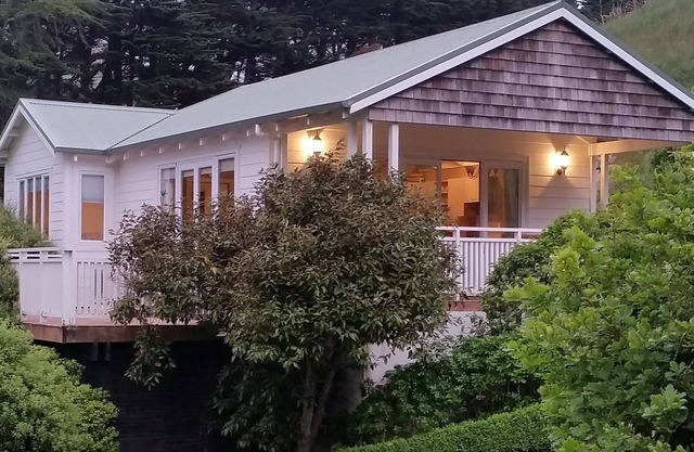 -WOODBURN COTTAGE- Superior self-contained rural - 15 mins from Wellington CBD