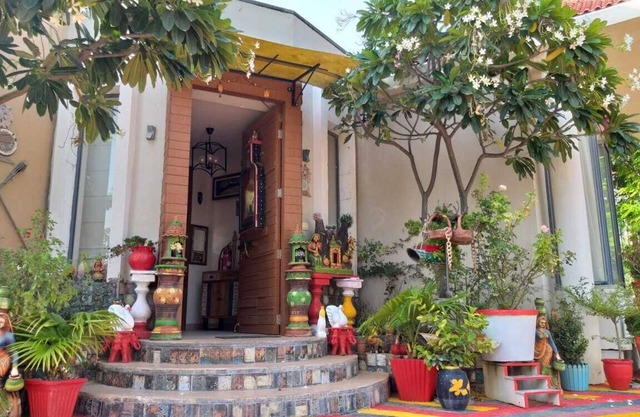 Woodstock 90's Farmhouse!