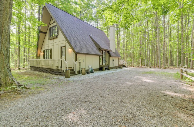 Woodsy A-Frame Cabin w/Lakes of the North Access