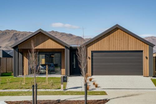 Wooing Tree Beauty - Cromwell Holiday Home