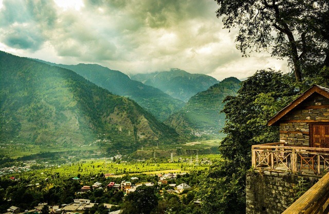 Work and unwind at our Oakland International Airport room