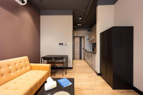 Work meets comfort Studio by Spacey Duqm 78