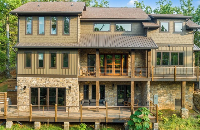 WOW LUXURY! Sleeps 10-12, 4 BR, Pool Table, Hot Tub, Mountain Views