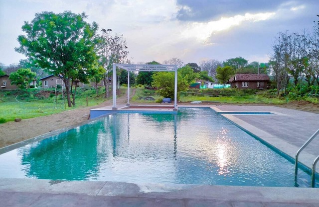 WOW STAYZ2 Pachmarhi Foothill Cottages