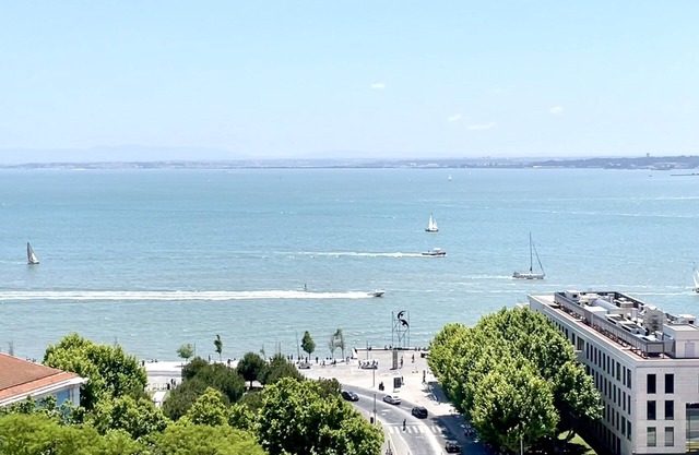 WOW! Tagus River @ your feet! Your Luxury Apartment in Lisbon