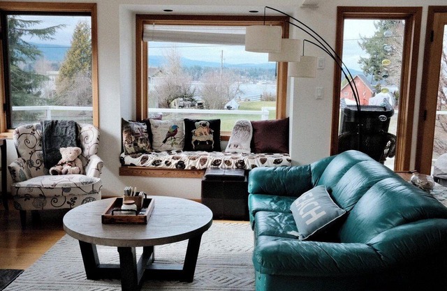 Wraparound Deck w/Ocean and Mountain Sunset Vista