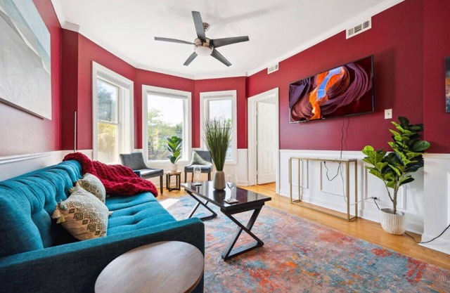 Wrigley 4BR Home, Sleeps 10, Firepit
