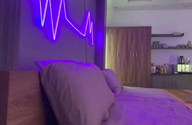 X-Stay Neon Thu Trungnn