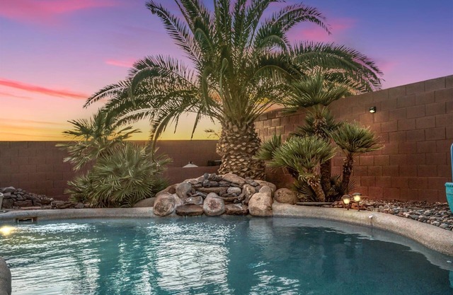 XL Kitchen | Corporate or Family Retreat w/Pool