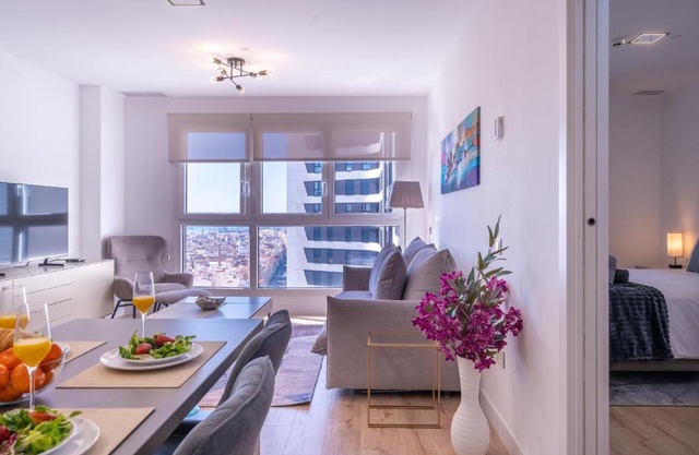 XPCE URBAN 15 MALAGA SKYLINE - Parking Free