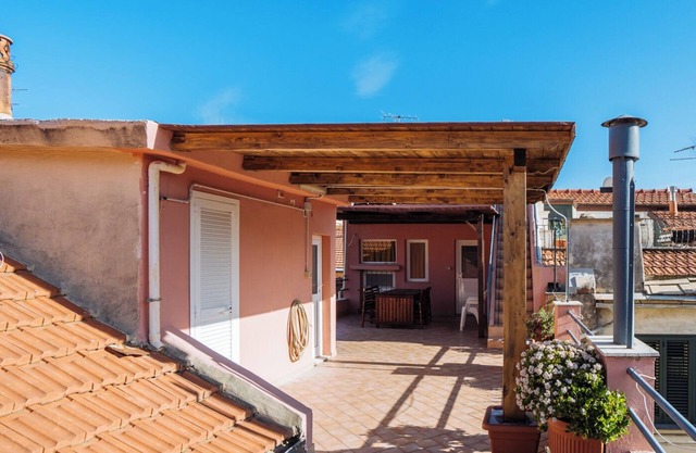 XX Settembre 55 - Four Bedroom Apartment, Sleeps 9